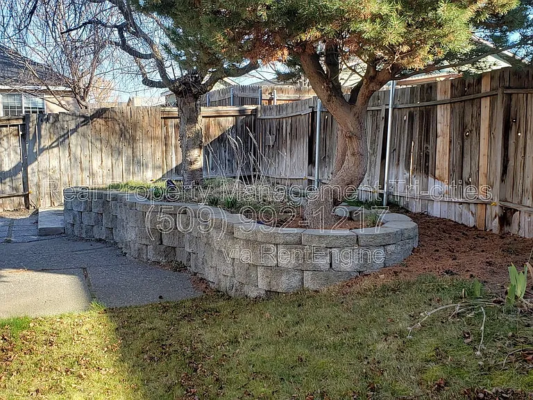 4311 Desert Pl — Photo 4
