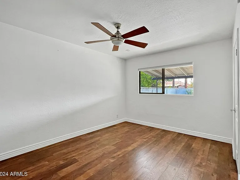 1415 W 7th St — Photo 12