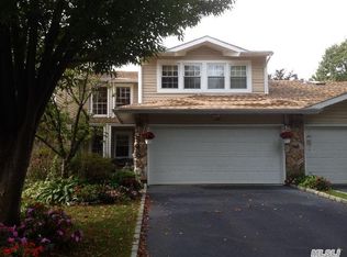 26 Hampshire Ct, Holbrook, NY 11741