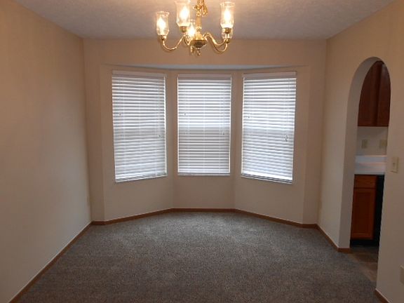 3rd image of 185 Strathsprey Dr