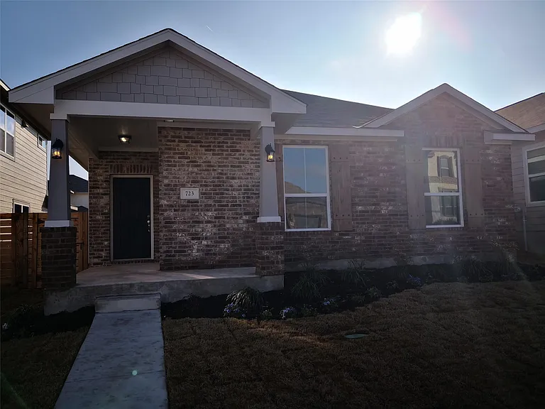 723 Speckled Alder Dr — Photo 1