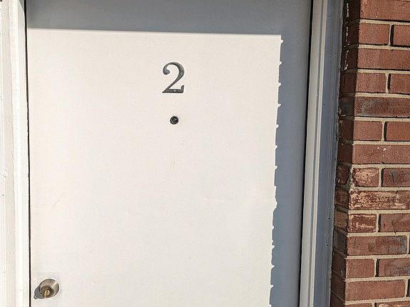 5th image of 702 E Garden St #2