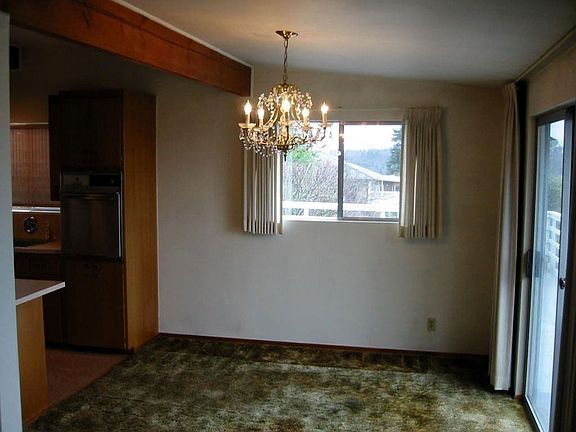 Dining room w/sliding glass door leading to deck.