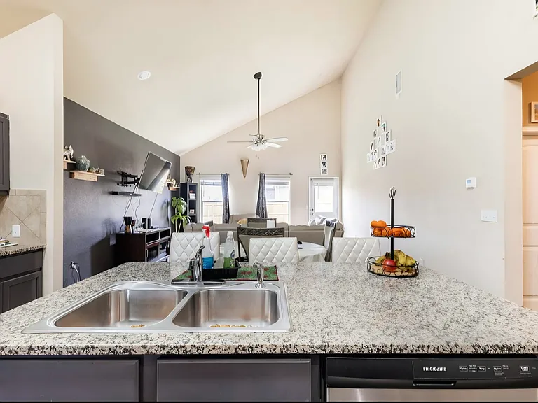 1030 Apricot Ln — Photo 2