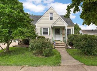 3218 C Ave NE, Cedar Rapids, IA 52402