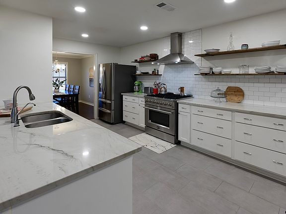 4th image of 3839 Lazy Creek Dr