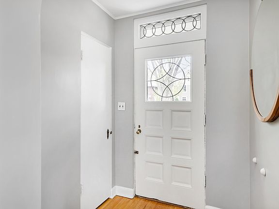 3rd image of 210 S Fairfield Ave