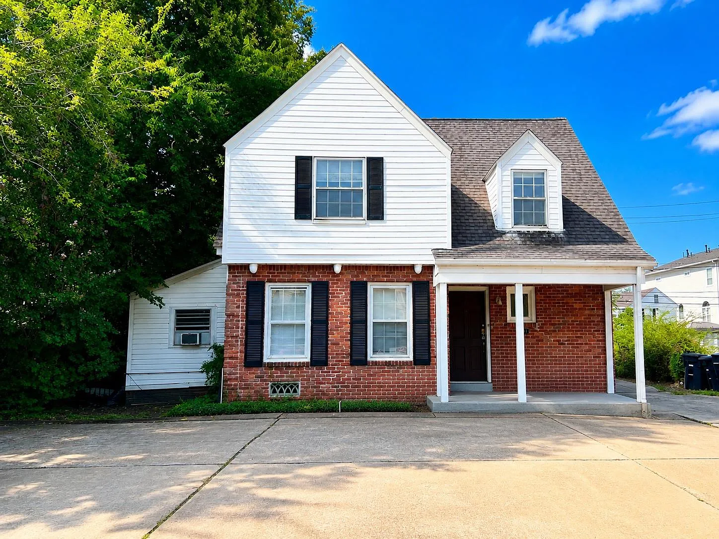 3 bed, 1.5 bath, 1861 sqft, $2,000 — Photo 1