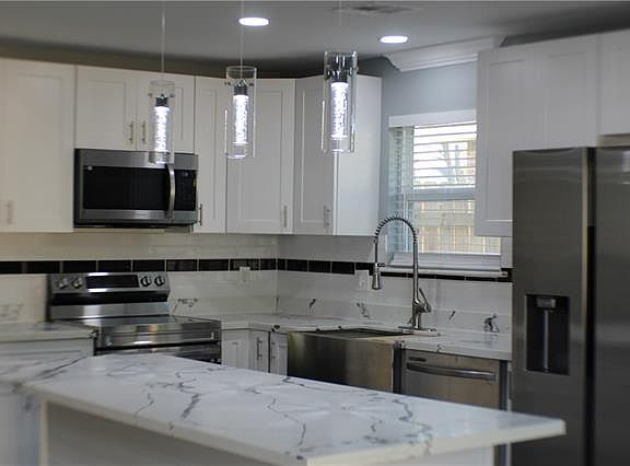 3rd image of 644 Camelia Ave