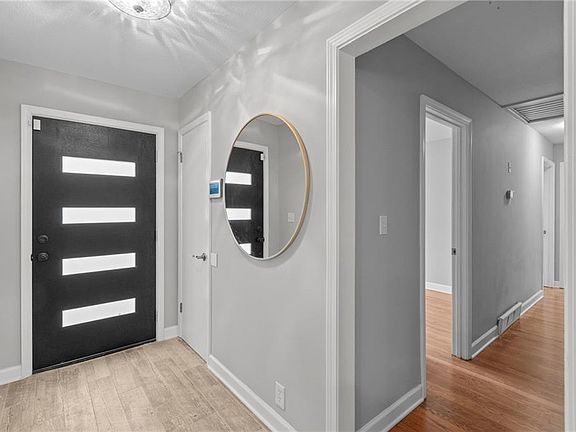 4th image of 8512 Belleview Ave