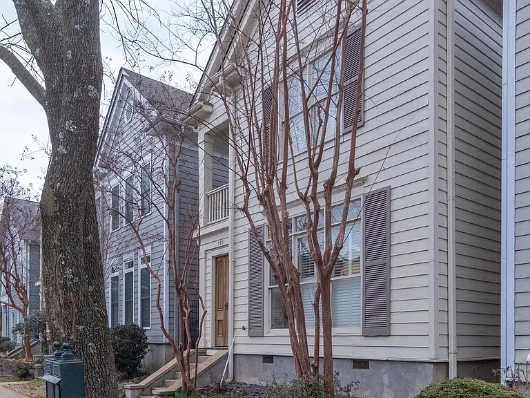 525 Rienzi Dr — Photo 1