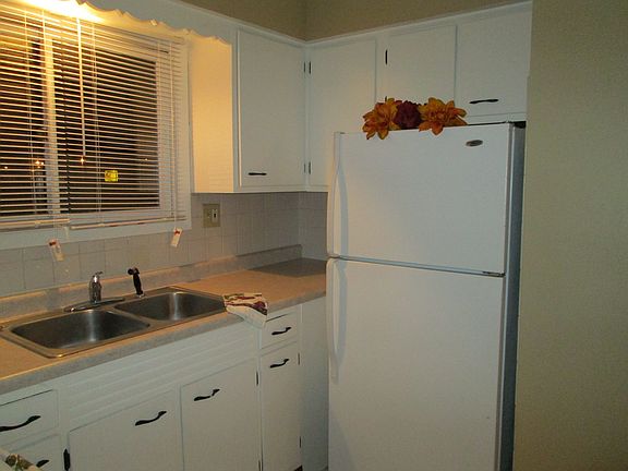 3rd image of 1213 N 34th Ave APT 15