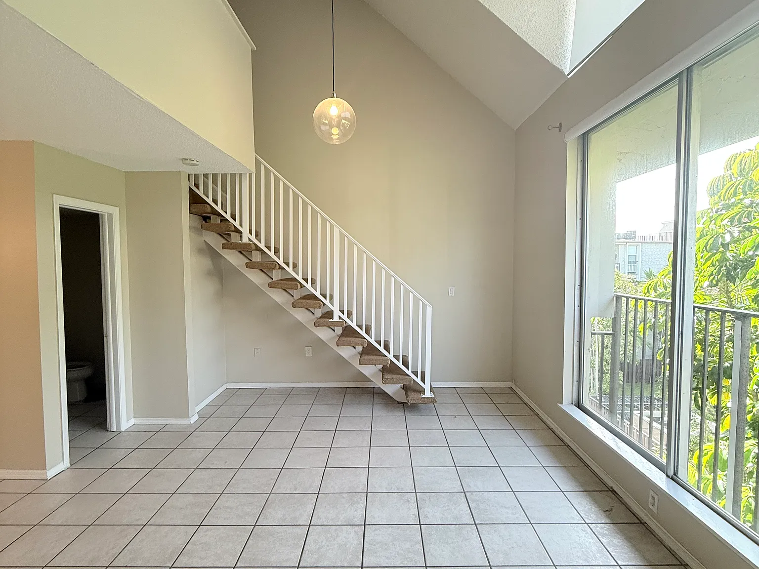 6886 N Kendall Dr — Photo 2