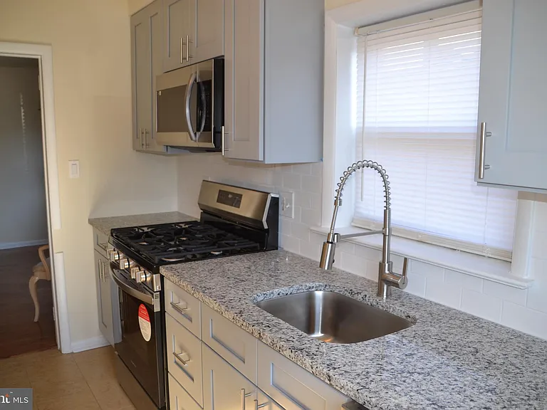 246 Ardmore Ave — Photo 7