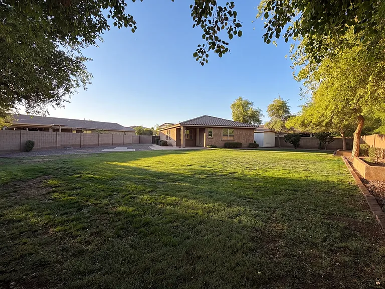 146 E Bernie Ln — Photo 15