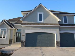 5700 Thousand Oaks Dr, Parkville, MO 64152