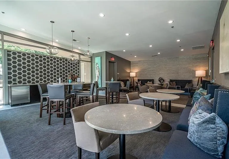 905 Juniper St NE #401 — Photo 28
