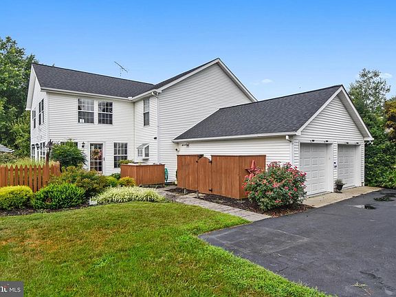 3rd image of 104 Dove Ln