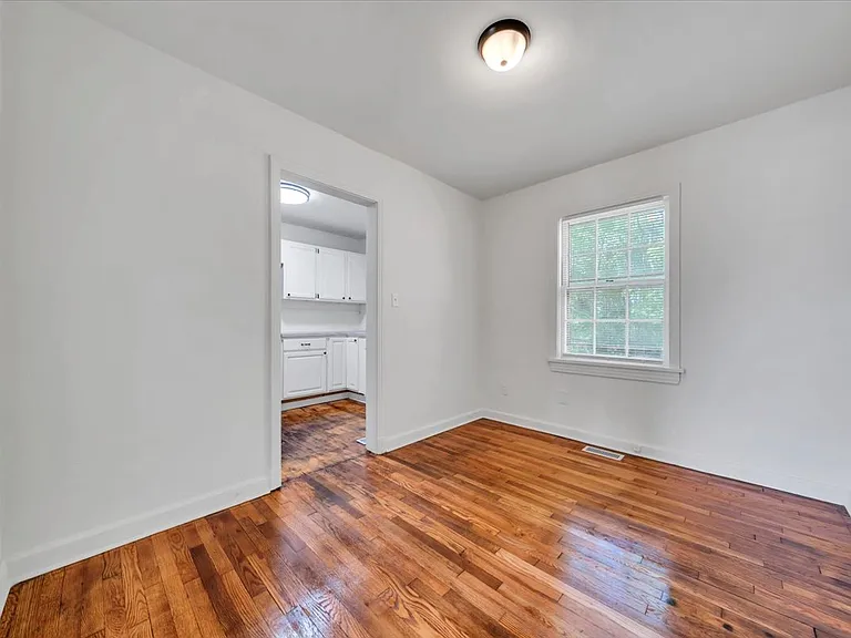 1060 Hunt Ave NW — Photo 17