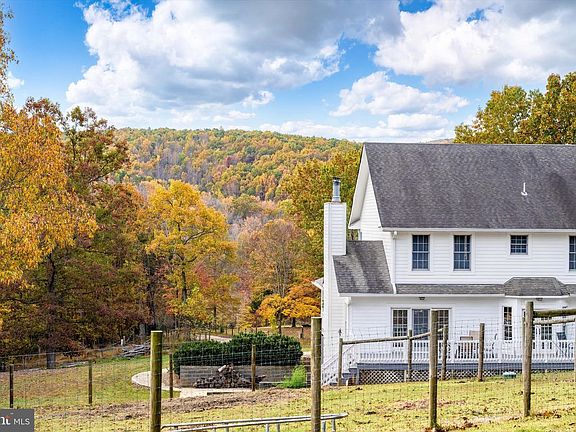 3rd image of 695 Whippoorwill Ln