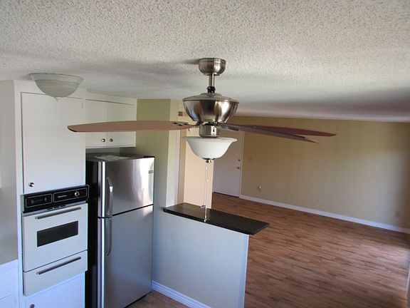 2nd image of 8476 Parkway Dr