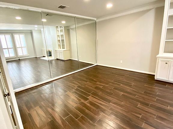 5th image of 1439 Bering Dr #1477