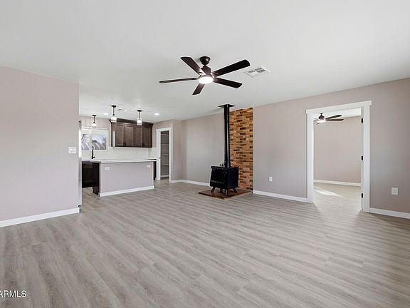 5th image of 2477 N Reed Rd