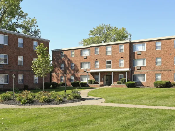 Ellacott Parkway Apartments