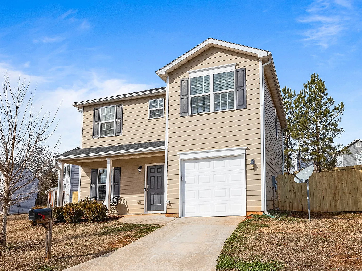4 bed, 2.5 bath, 1677 sqft, $5,500 — Photo 2
