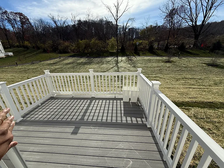 No House in back, full privacy in front and back