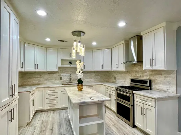 12223 Frazier River Dr, Houston, TX 77050