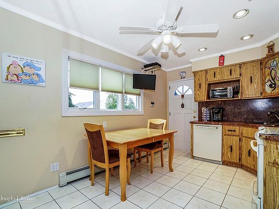 5th image of 40 Westbury Ave