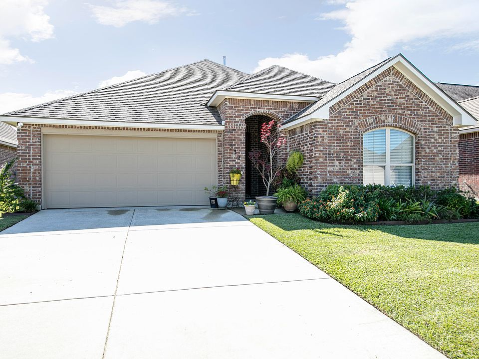 1st image of 232 Forest Grove Dr