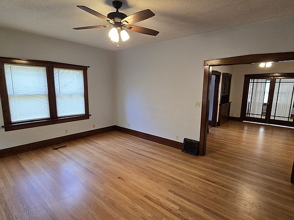 2nd image of 302 W 27th St