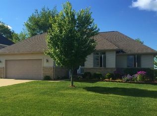 604 Heartwood Ln, Saline, MI 48176