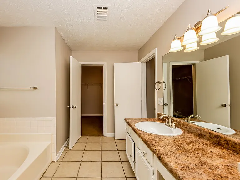 1799 Killarney Dr SW — Photo 14