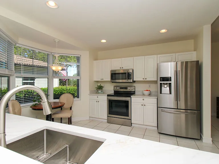 600 Diamond Cir #607 — Photo 33