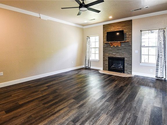 4th image of 1905 W Countryside Ln