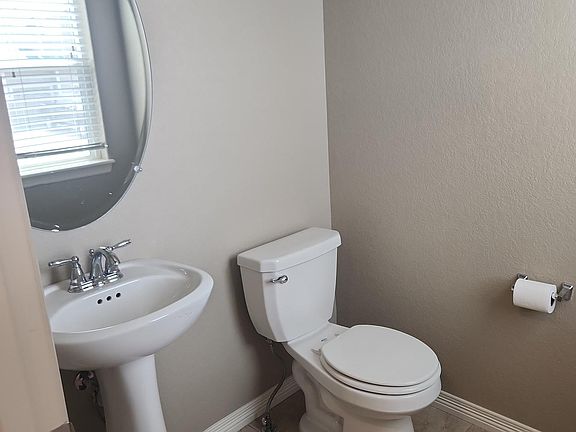 4th image of 5579 Clarence Dr