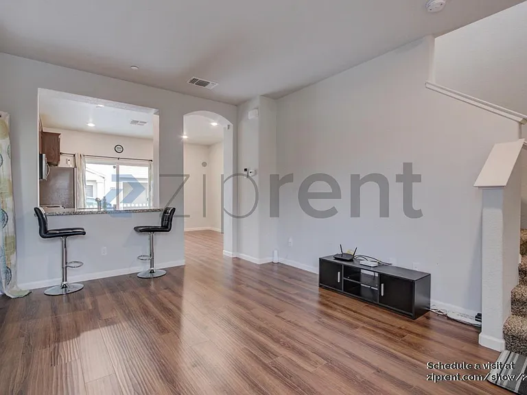 8159 Laurel Willow Ln — Photo 3