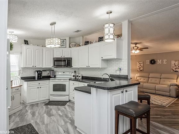 3rd image of 219 Dolphin Dr N