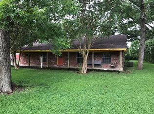 242 Sleepy Hollow Dr, Lake Jackson, TX 77566