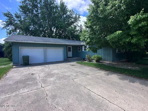 1410 3rd Ave NE, Watertown, SD 57201