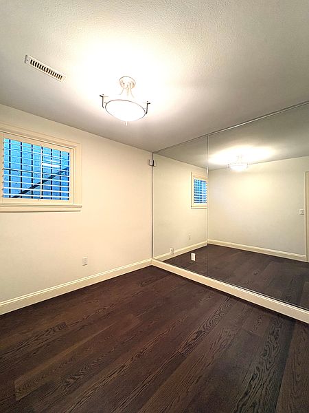 Surrey Apartment for rent - 2 Bedrooms — photo 9
