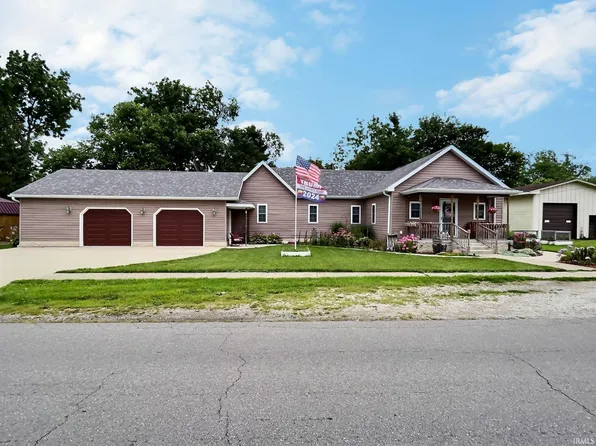 303 N 4th St, Kentland, IN 47951