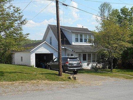 1st image of 204 3rd Ave