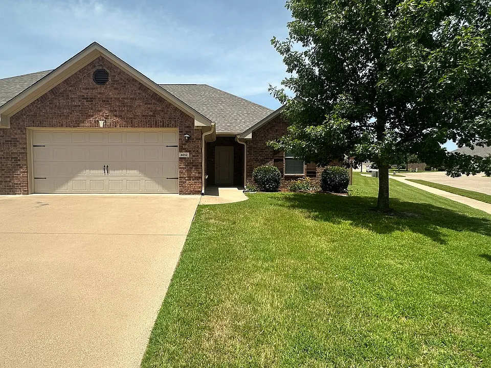 4052 Stonebridge Dr