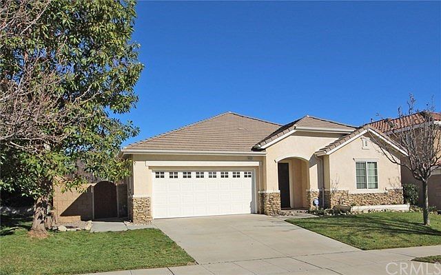 Gorgeous single story home in The Colonies of Upland