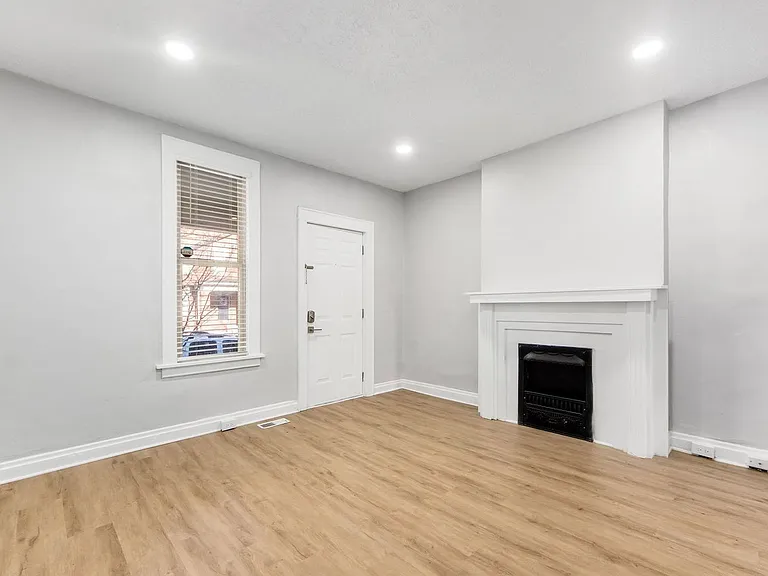 415 Mithoff St — Photo 10
