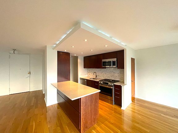 5th image of 4465 Douglas Ave APT 8-H